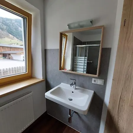 Schmiederlerhof * ノイシュティフト・イム・シュトゥーバイタール